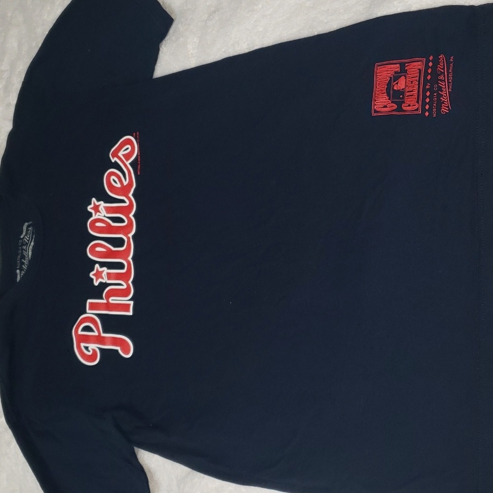 Phillies womens tshirt m